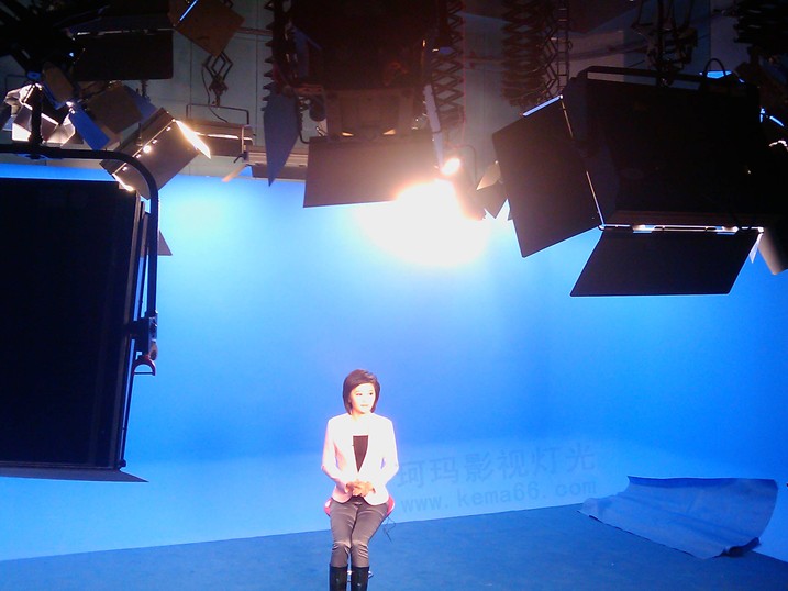 江蘇宿遷電視臺虛擬藍箱演播室燈光效果圖一