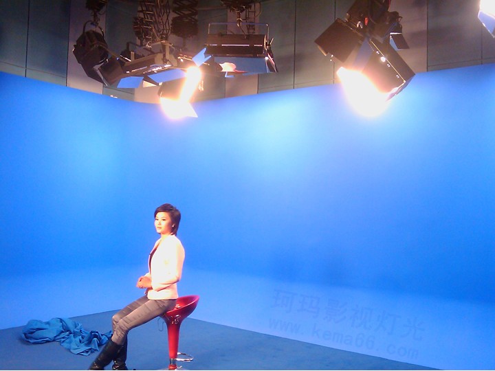 江蘇宿遷電視臺虛擬藍箱演播室燈光效果圖二