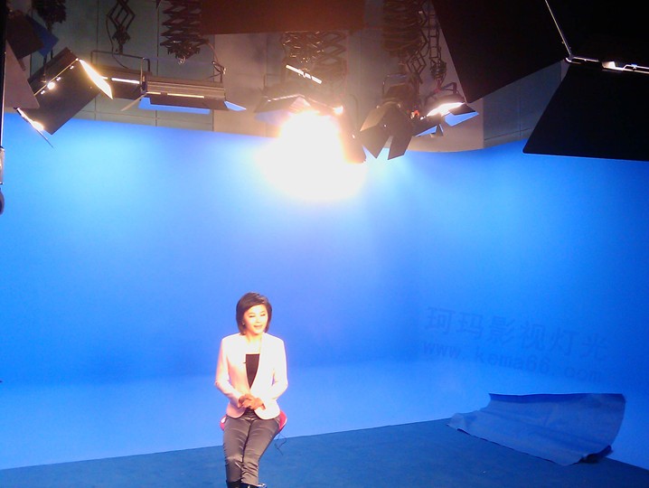 江蘇宿遷電視臺虛擬藍箱演播室燈光效果圖三