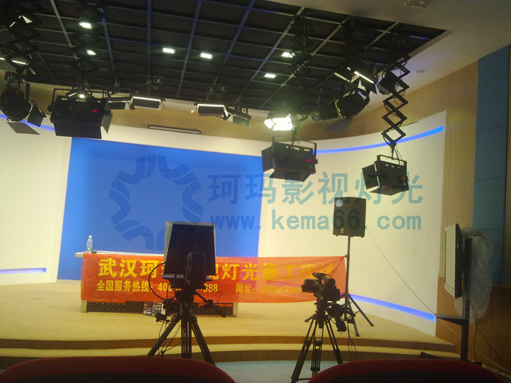 昆明安寧市安寧中學LED演播室燈光工程
