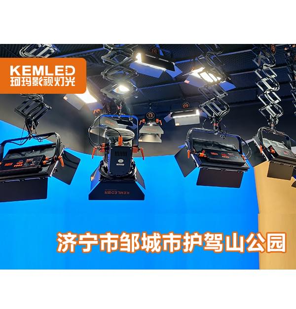 山東81㎡虛擬+實(shí)景演播室燈光案例